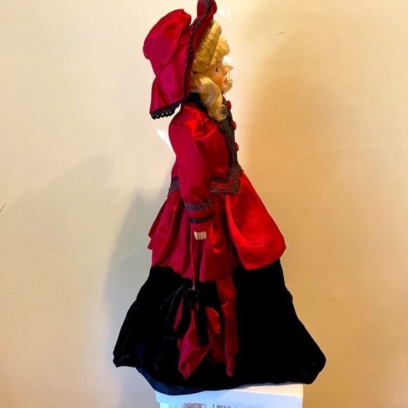 Heritage mint 1996 Porcelain doll 18 inches - Picture 6 of 8